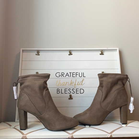 Ankle high tan heel booties - Picture 4 of 5